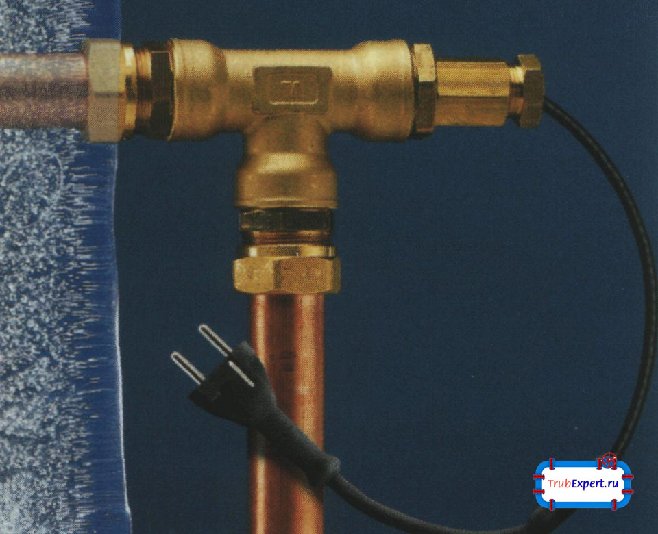 Вибираємо оптимальний варіант для обігріву водопровідної труби між кабелем і плівкою, що гріє: 5 порад